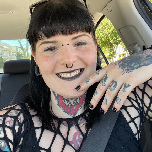 Meet your Posher, Tianna - Picture 1 of 1